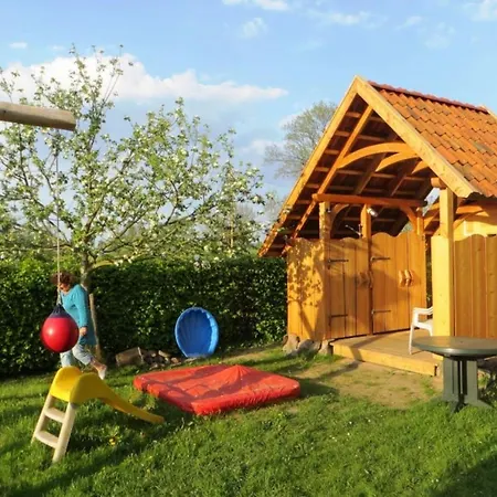 Auszeit Am Elbufer, Garten + Schafe + Sauna