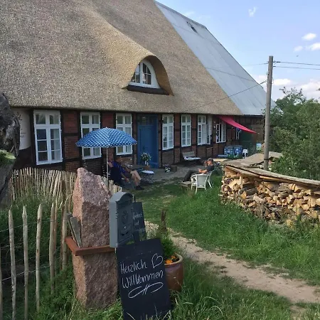 Auszeit Am Elbufer, Garten + Schafe + Sauna Appartement *